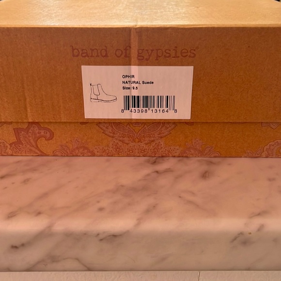 Band of Gypsies Natural Color Suede Ophir Classic Chelsea Boots - Picture 3 of 5